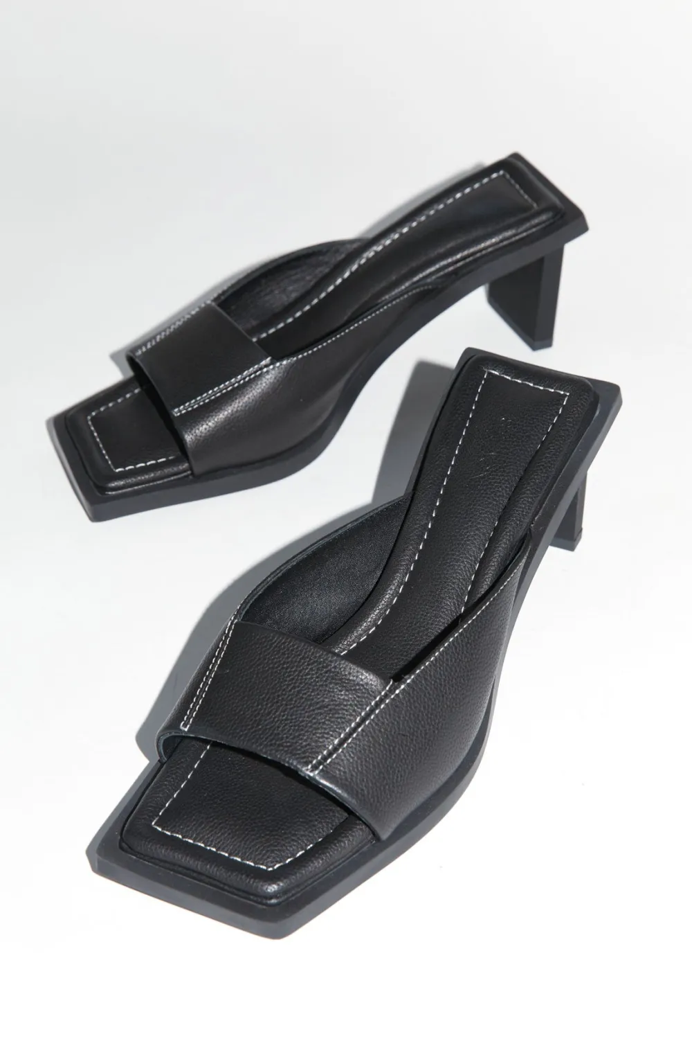 Contrast Stitch Heel - Black|St. Agni Clearance