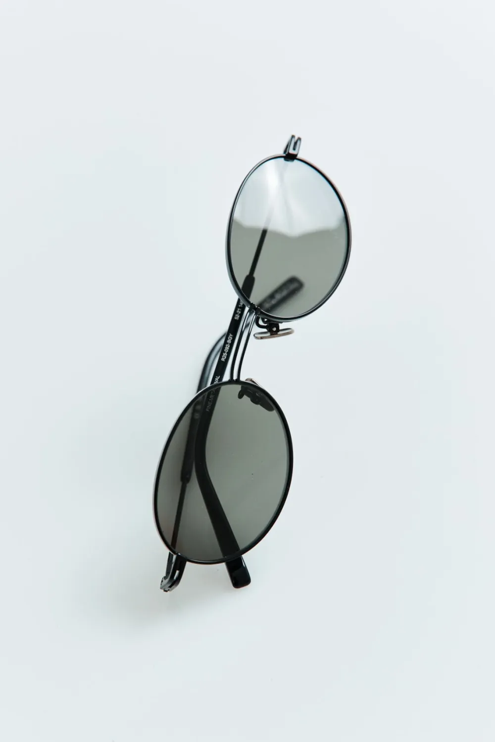 Fine Metal Oval Sunglasses - Black/Grey|St. Agni Outlet