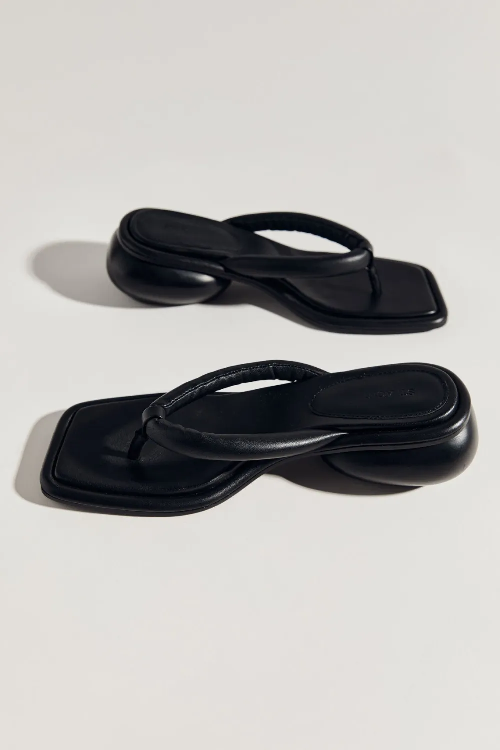 Flip Flop Dome Heel - Black|St. Agni Cheap