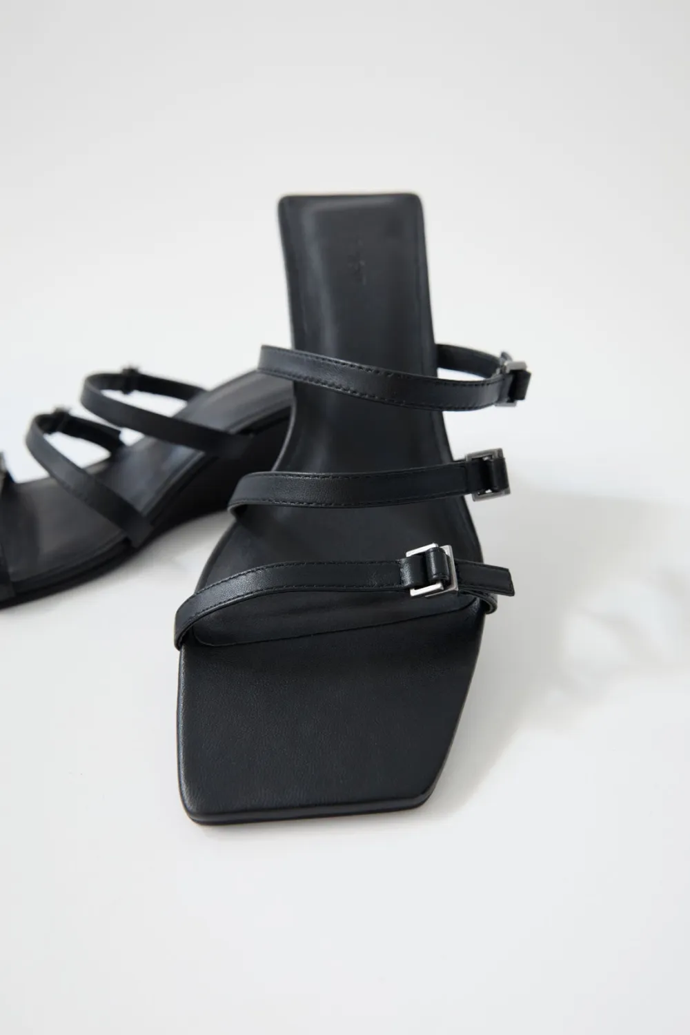 Mini Ring Detail Wedge - Black|St. Agni Shop