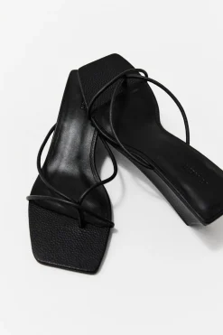 Minimal Low Wedge -|St. Agni Fashion