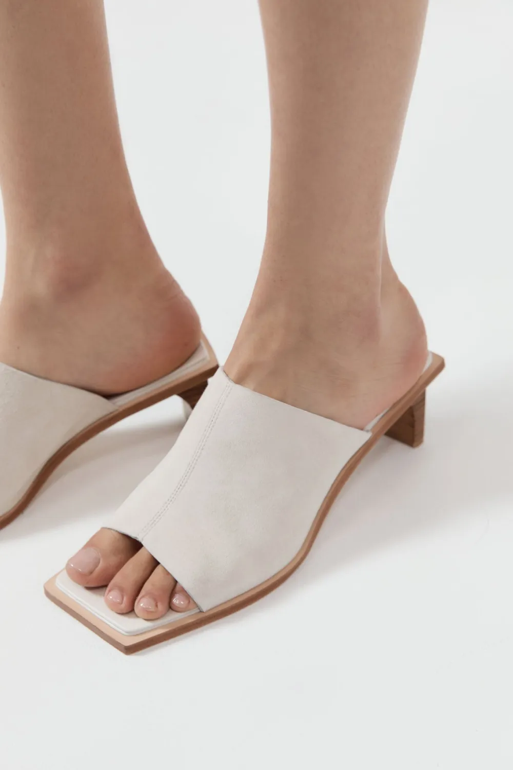 Raw Edge Heel -|St. Agni Fashion